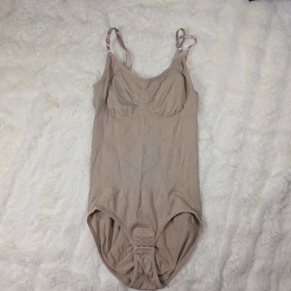 Shapewear Bodysuit Women Size S/M Tan Excellent Seamless Compression